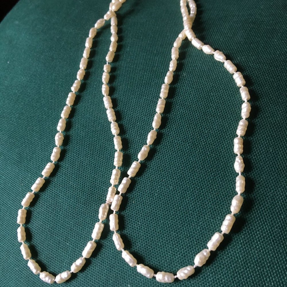 Vintage white Mother of Pearl Necklace